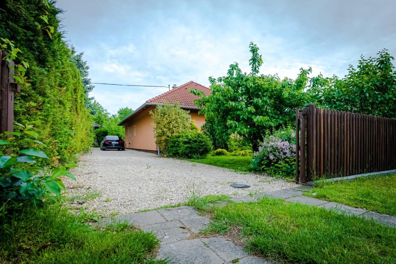 Sunny Garden Pihenohaz Villa Siofok Ngoại thất bức ảnh
