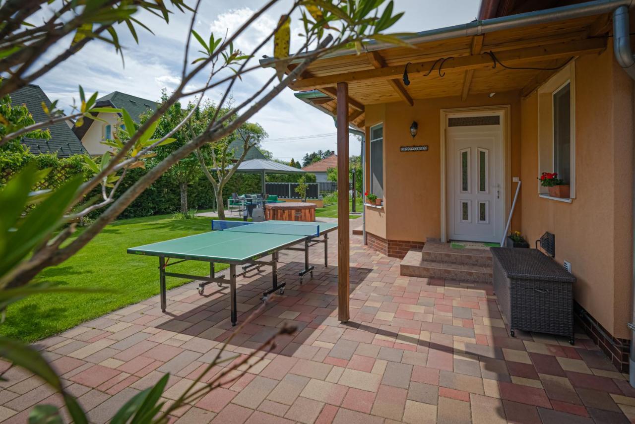 Sunny Garden Pihenohaz Villa Siofok Ngoại thất bức ảnh