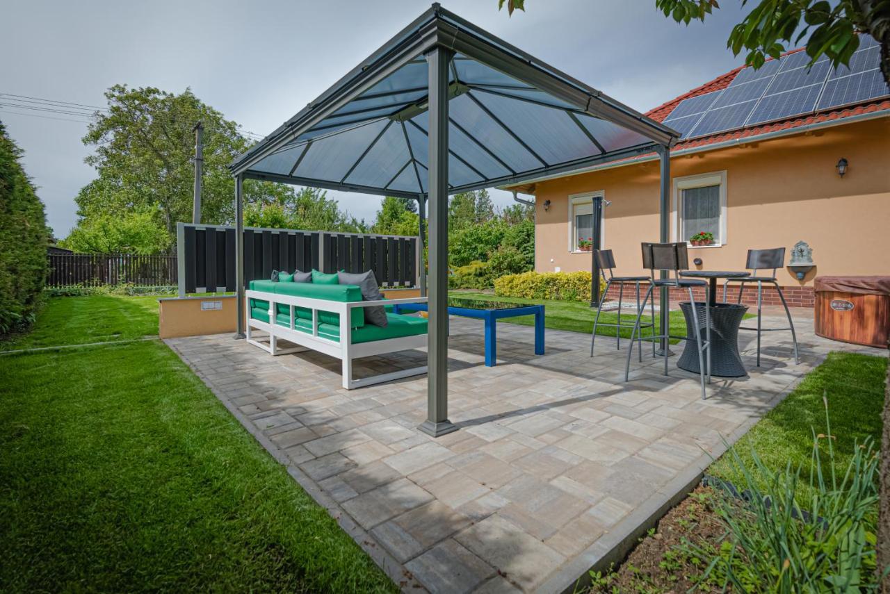 Sunny Garden Pihenohaz Villa Siofok Ngoại thất bức ảnh