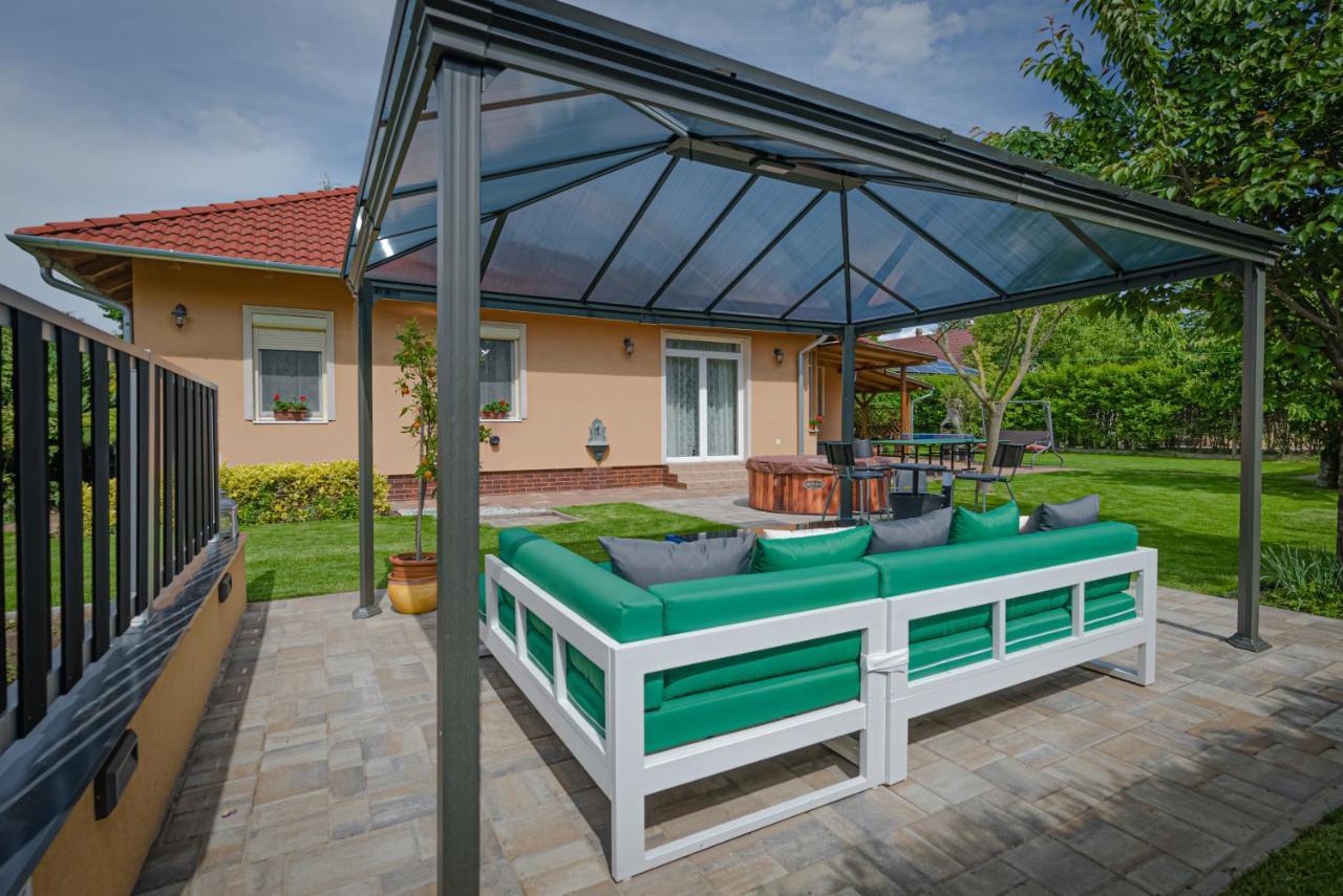 Sunny Garden Pihenohaz Villa Siofok Ngoại thất bức ảnh