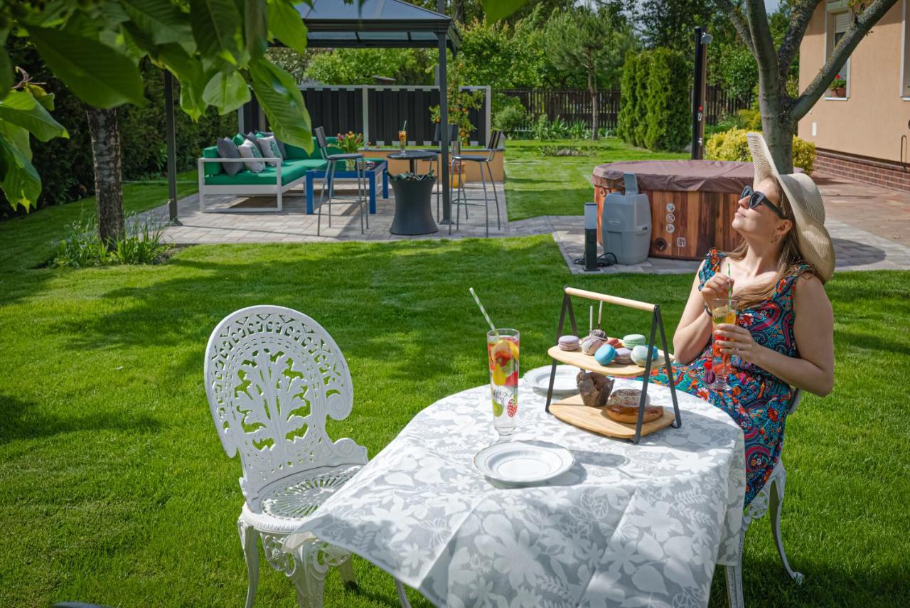 Sunny Garden Pihenohaz Villa Siofok Ngoại thất bức ảnh