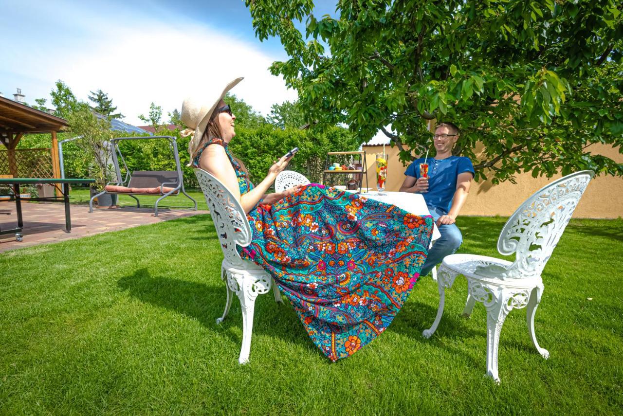 Sunny Garden Pihenohaz Villa Siofok Ngoại thất bức ảnh